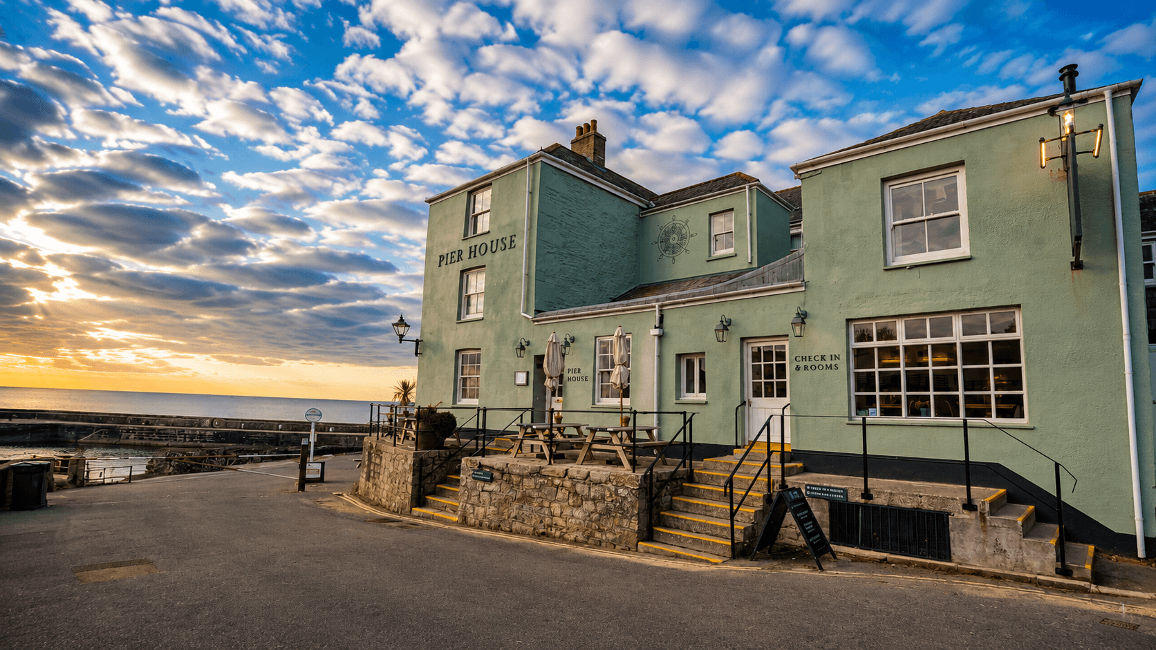 Pier House Hotel